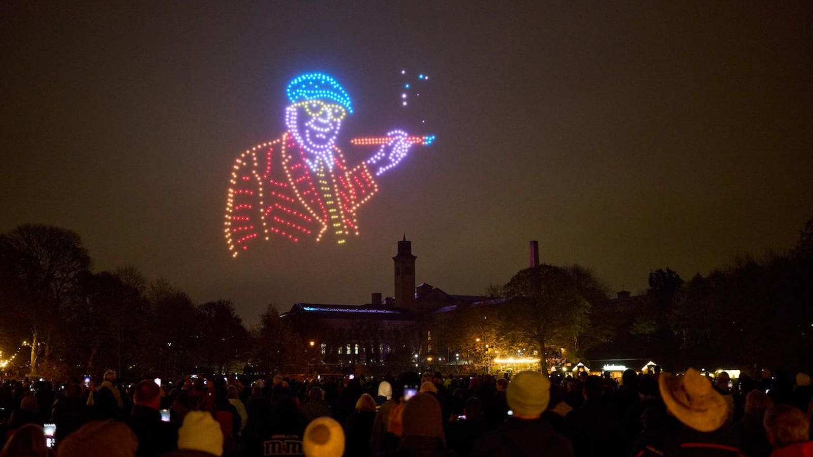 600 LED Drones Bring David Hockney Paintings To Life In The Night Sky