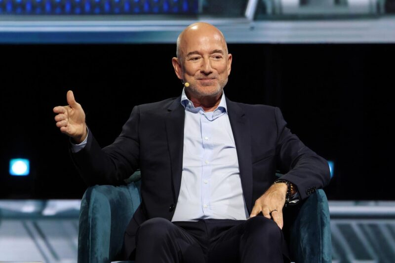 Bezos Enters The AI Arena Amid Shifting Rules And Heavy Startup Activity