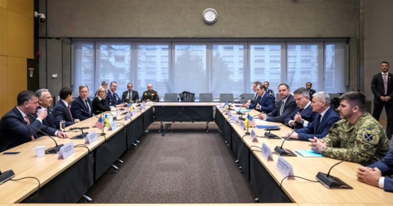 White House keeping draft Ukraine peace plan ‘very close to its chest’