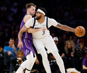 Mavs’ Davis outshined by Doncic, Reaves in return to L.A.