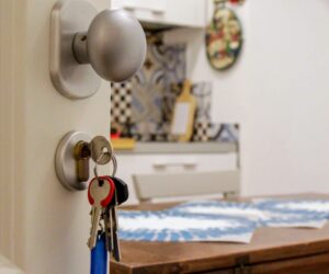 Apartment rental scammers use real listings, impersonate agents