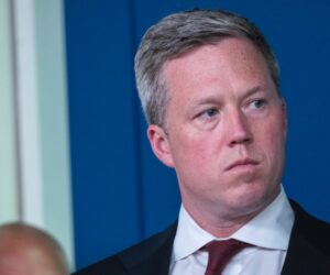 U.S. Army secretary warned Ukraine of imminent defeat while pushing initial peace plan