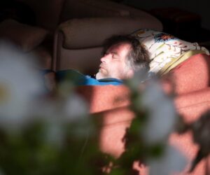 More couch surfing, fewer Canadians: Holiday travel is changing