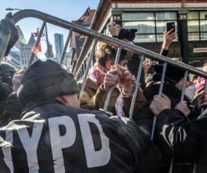 Protesters block federal agents from leaving parking garage for NYC raid