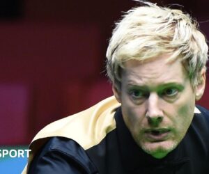 Champion of Champions: Neil Robertson beats John Higgins to set up Mark Selby semi-final