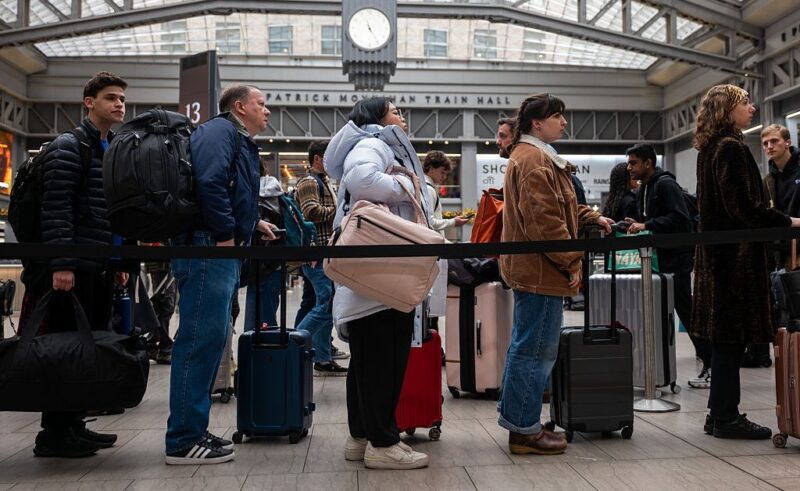 Why a Federal Program Is Encouraging Flyers to Dress Better