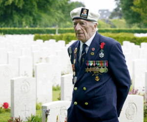 100-year-old WWII veteran says modern Britain wasn’t worth friends’ sacrifice