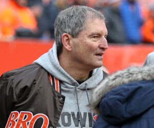 Browns legend Bernie Kosar updates fans after liver transplant delay