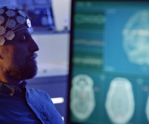 Marine psychologist uses brain technology to help veterans heal trauma