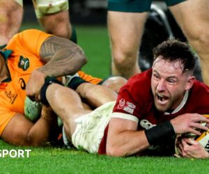 Hugo Keenan: Ireland full-back targeting January return after hip surgery