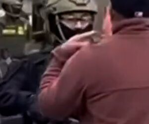 Federal agents clash with Chicago protestors