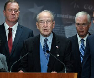 Senators defend need to sue over Arctic Frost phone records