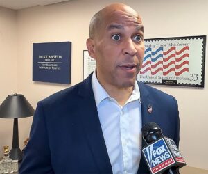Booker calls for new Democratic leadership, hints at potential 2028 run