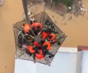 Thai military airlifts people from deadly flooding