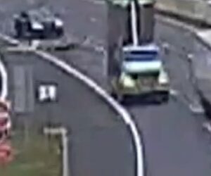 Dump truck slams into sign on Ohio highway