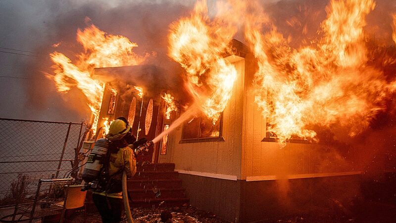 LA firefighters ordered to leave site that exploded into Palisades Fire: report