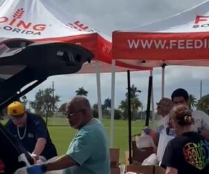 Unpaid federal workers attend food drive amid shutdown