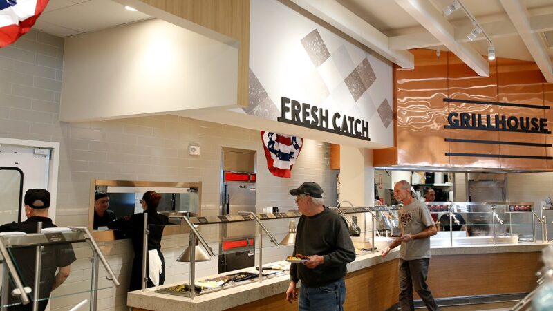 Major restaurant chains offer free meals for veterans on Veterans Day