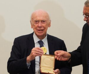 James Watson, DNA double-helix structure co-discoverer, dies at 97