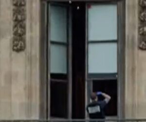 Louvre urged to upgrade its security before jewel heist