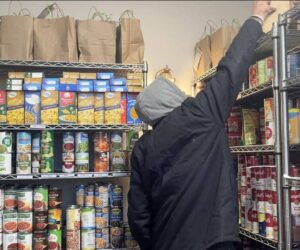 SNAP benefits halted as shutdown drags on, Illinois families brace for fallout