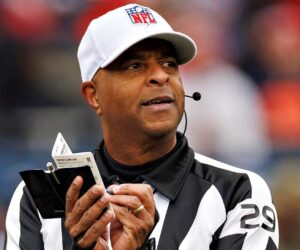 NFL referee leaves game after non-contact injury