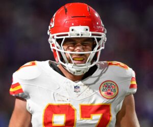 Travis Kelce takes huge hit from Bills defender