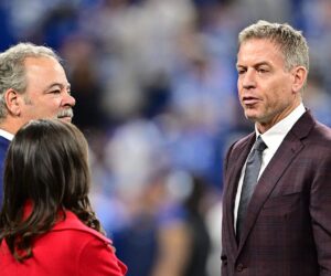 Ex-Cowboys star Troy Aikman teases Jerry Jones about trade