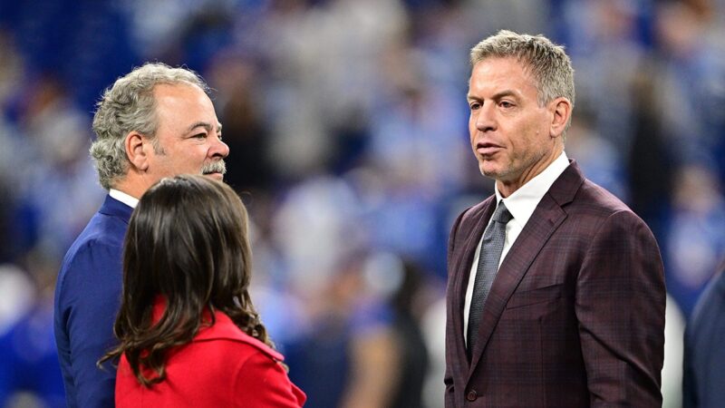 Ex-Cowboys star Troy Aikman teases Jerry Jones about trade