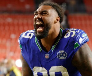 Seahawks’ Leonard Williams goes viral for tongue wag