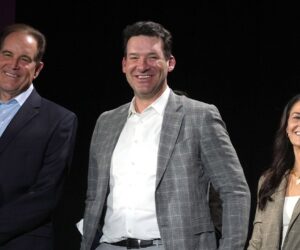 Tony Romo’s strange noises throws off NFL fans