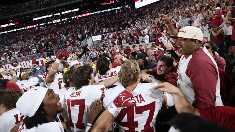 Oklahoma shocks Alabama to stay in College Football Playoff hunt