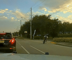 Florida teen hits 70 mph on dirt bike in rush hour traffic, faces felony: police
