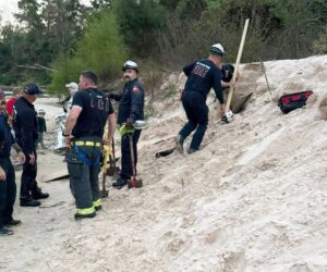 12-year-old girl rescued from sand collapse in Texas on Thanksgiving