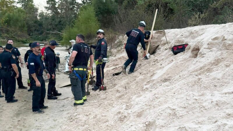 12-year-old girl rescued from sand collapse in Texas on Thanksgiving