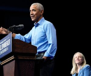 Obama blames Republicans for government shutdown at Virginia rally